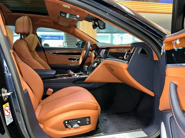 Bentley Flying Spur — Фото автомобиля 8