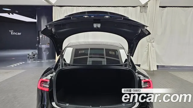 Tesla Model 3 — Фото автомобиля 23