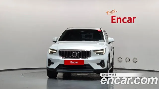 Volvo XC40 — Фото автомобиля 3