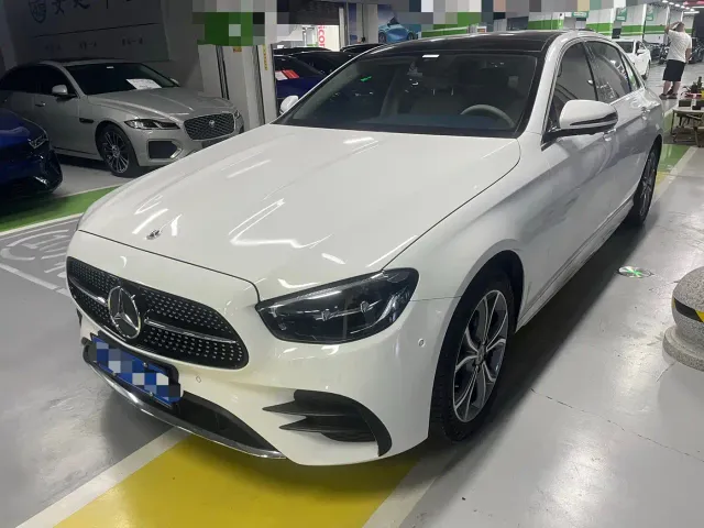 Фотография автомобиля — Mercedes-Benz E-Class