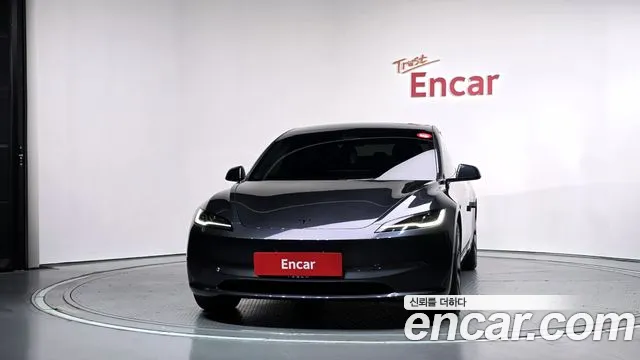 Tesla Model 3 — Фото автомобиля 3