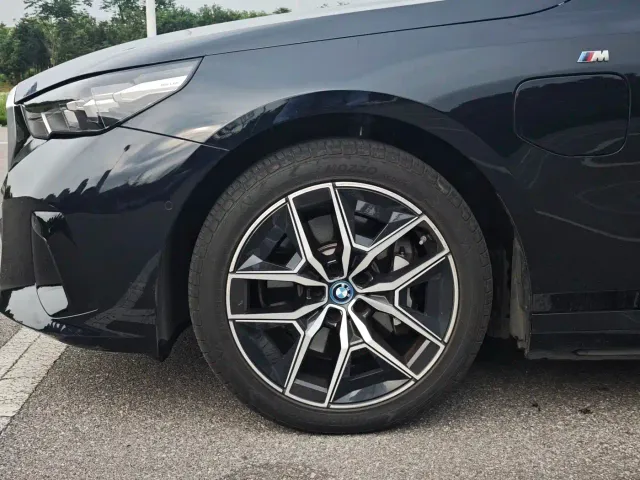 BMW i5 — Фото автомобиля 7