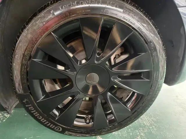 Tesla Model 3 — Фото автомобиля 14