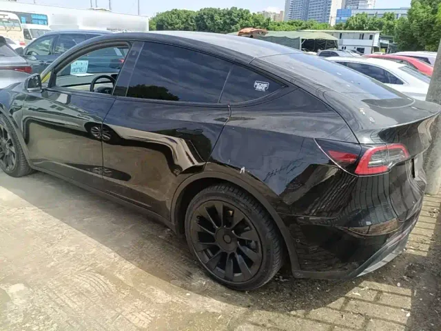 Tesla Model Y — Фото автомобиля 4