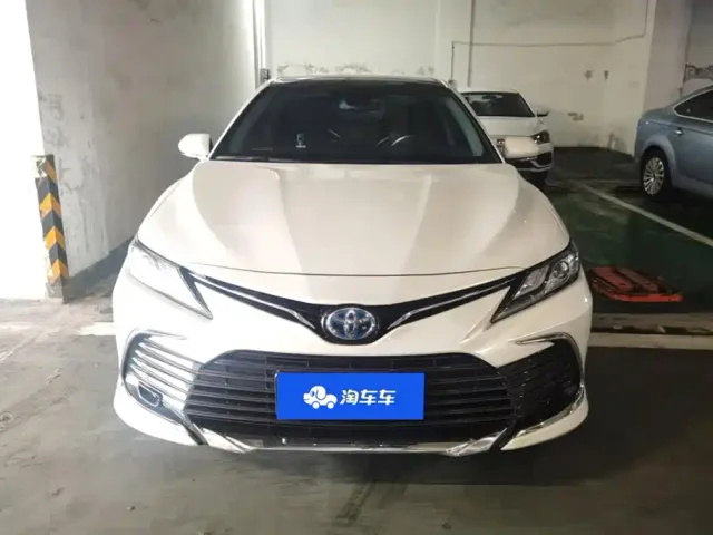 Toyota Camry — Фото автомобиля 2