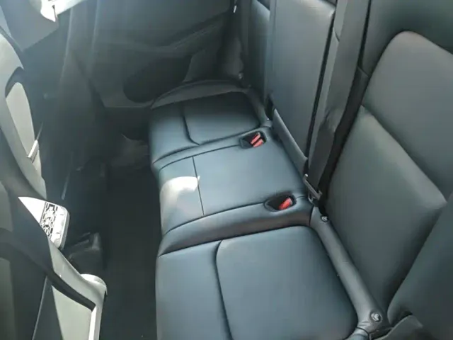 Tesla Model Y — Фото автомобиля 16