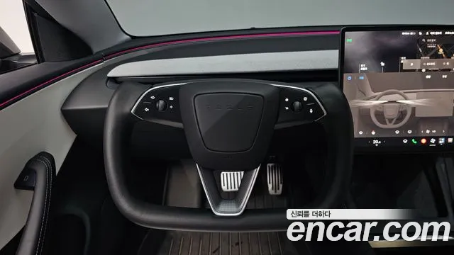 Tesla Model 3 — Фото автомобиля 12