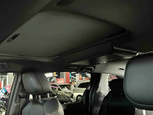Toyota Sienna — Фото автомобиля 9
