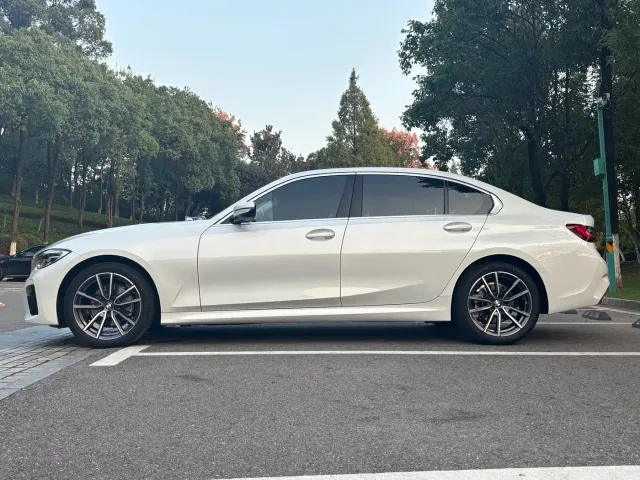 BMW 3 Series — Фото автомобиля 4