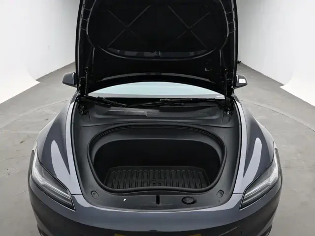 Tesla Model 3 — Фото автомобиля 14