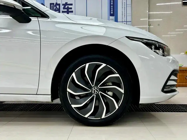 Volkswagen Golf — Фото автомобиля 8