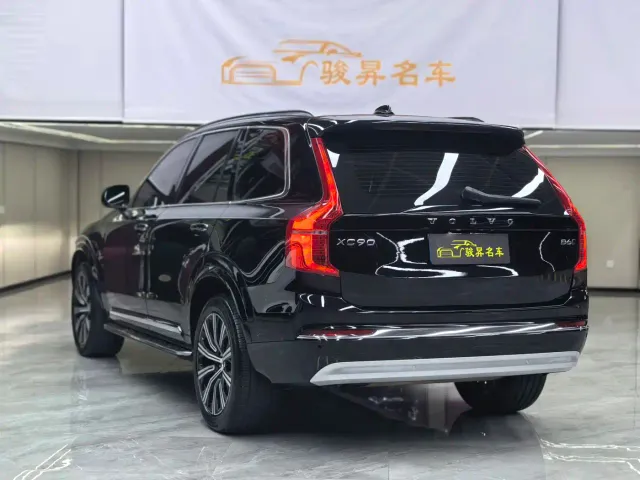 Volvo XC90 — Фото автомобиля 4