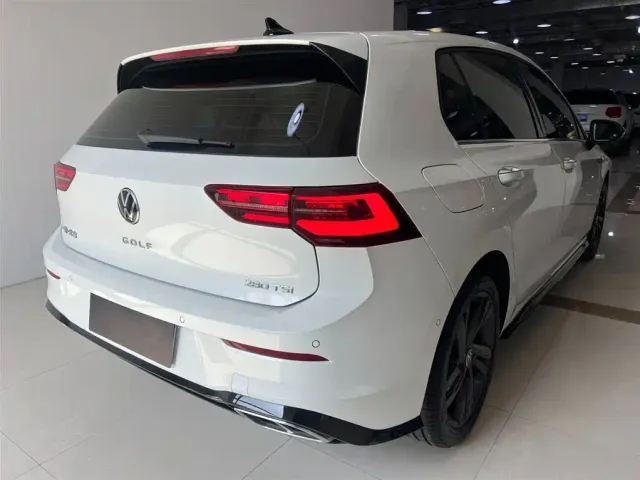 Volkswagen Golf — Фото автомобиля 4