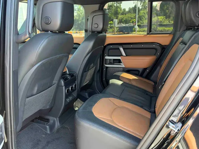 Land Rover Defender — Фото автомобиля 4