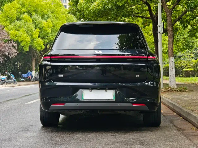 Li Auto L8 — Фото автомобиля 16