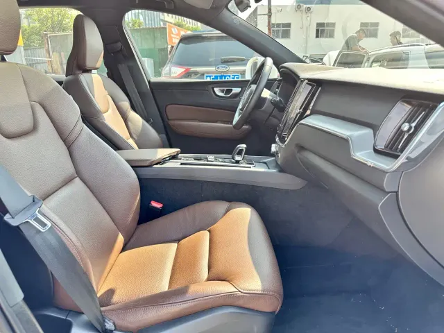 Volvo XC60 — Фото автомобиля 19
