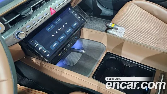 Hyundai Grandeur Grandeur (GN7) 2.5 Бензин 2WD — Фото автомобиля 8