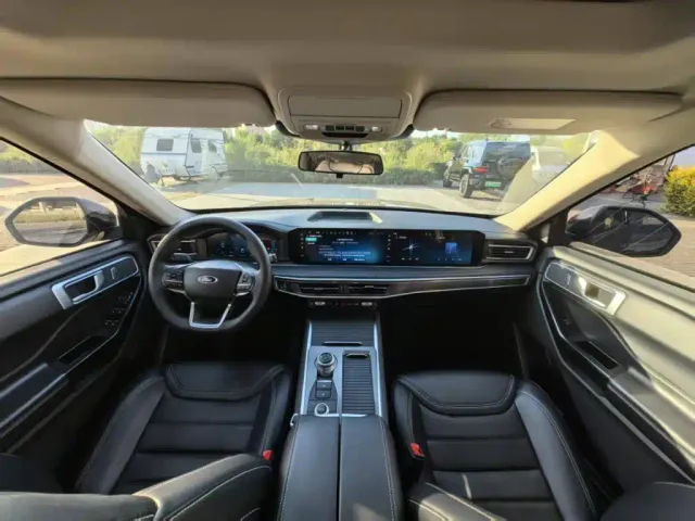 Ford Explorer — Фото автомобиля 7