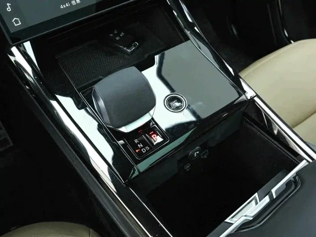 Land Rover Range Rover Sport — Фото автомобиля 10