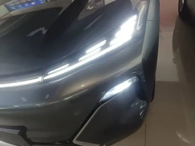 Geely Galaxy Starship 7 EM-i — Фото автомобиля 3