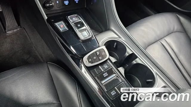 Hyundai Sonata — Фото автомобиля 9