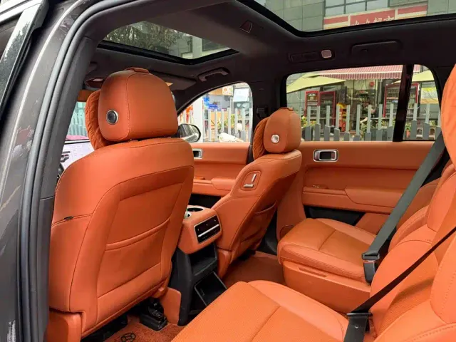 Li Auto L8 — Фото автомобиля 11