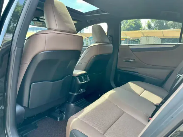 Lexus ES — Фото автомобиля 6