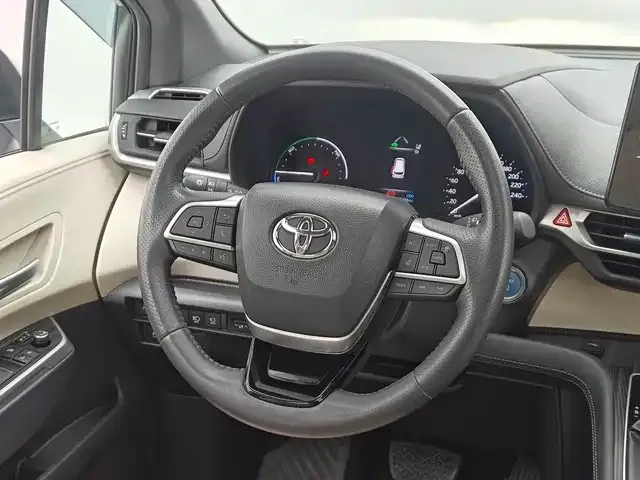 Toyota Sienna — Фото автомобиля 10