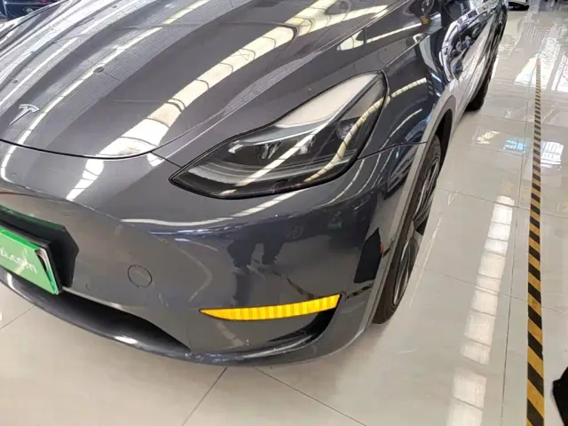 Tesla Model Y — Фото автомобиля 23