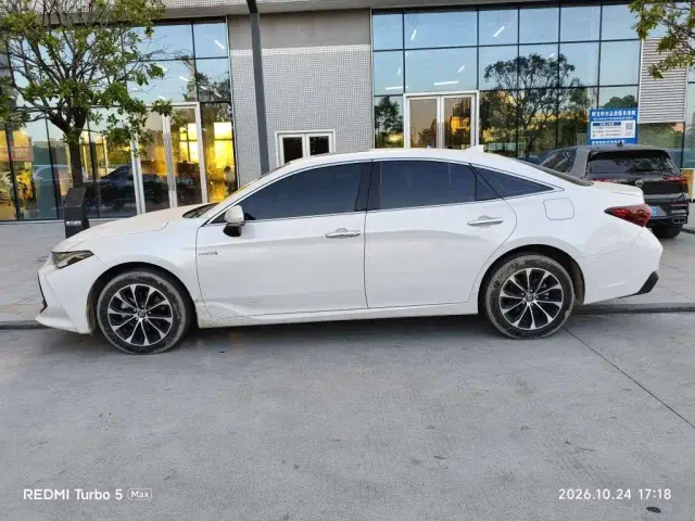 Toyota Avalon — Фото автомобиля 3