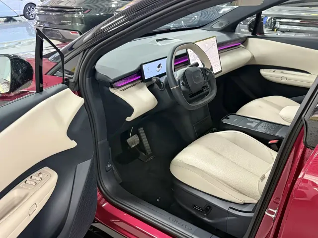 Lynk & Co Z20 — Фото автомобиля 5