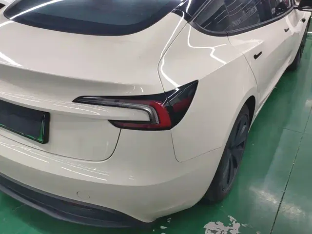 Tesla Model 3 — Фото автомобиля 7