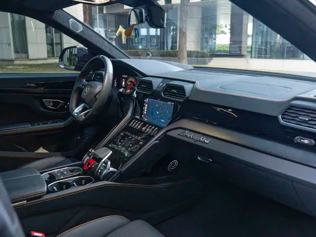 Lamborghini Urus — Фото автомобиля 8