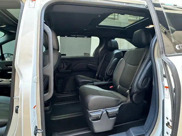 Toyota Granvia — Фото автомобиля 10