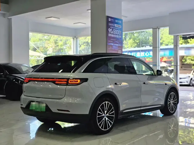 Leapmotor C11 — Фото автомобиля 8