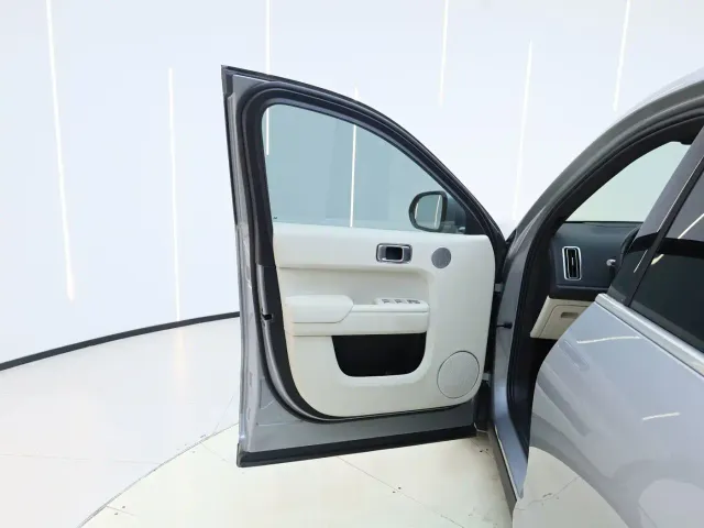 Li Auto L9 — Фото автомобиля 8