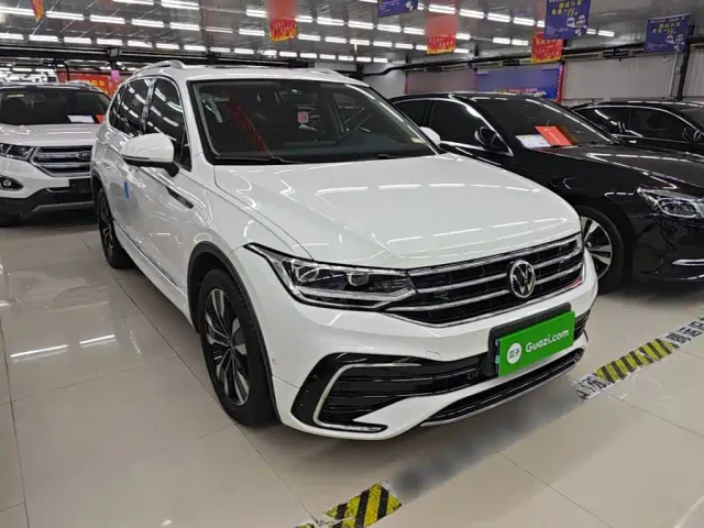 Volkswagen Tiguan L — Фото автомобиля 3