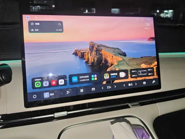 Geely Galaxy Starship 7 EM-i — Фото автомобиля 13