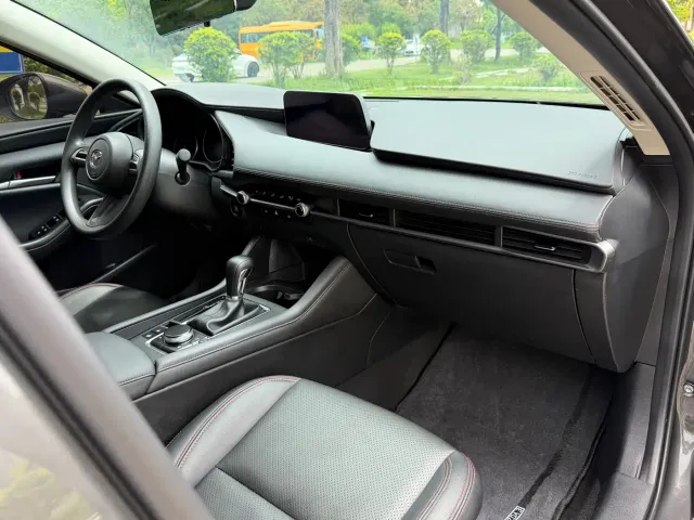 Mazda Axela — Фото автомобиля 21