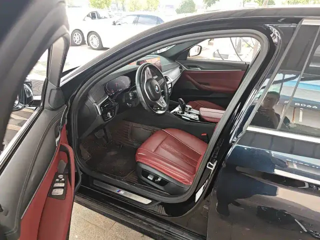 BMW 5 Series — Фото автомобиля 3