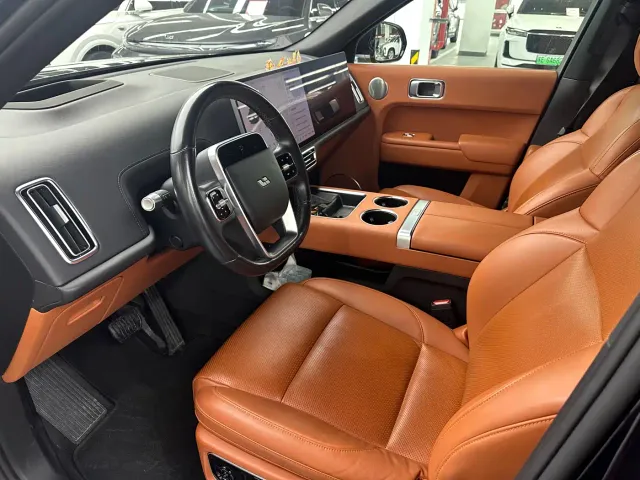 Li Auto L8 — Фото автомобиля 5
