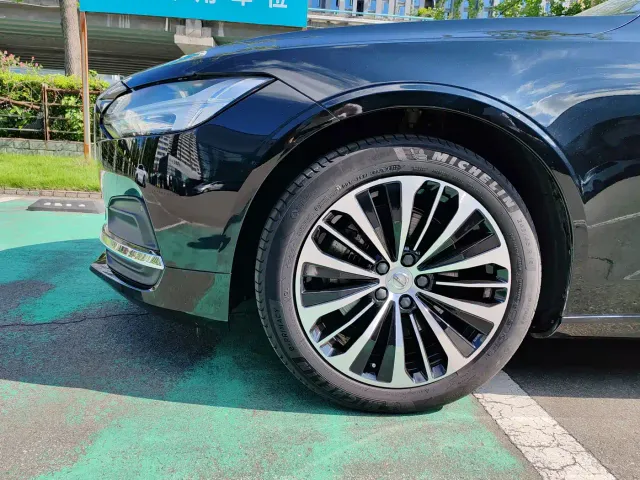 Volvo S90 — Фото автомобиля 15