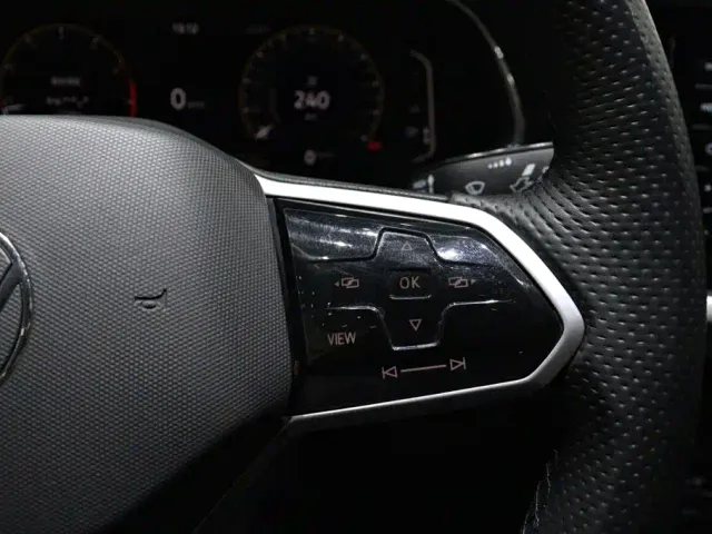 Volkswagen Passat — Фото автомобиля 16
