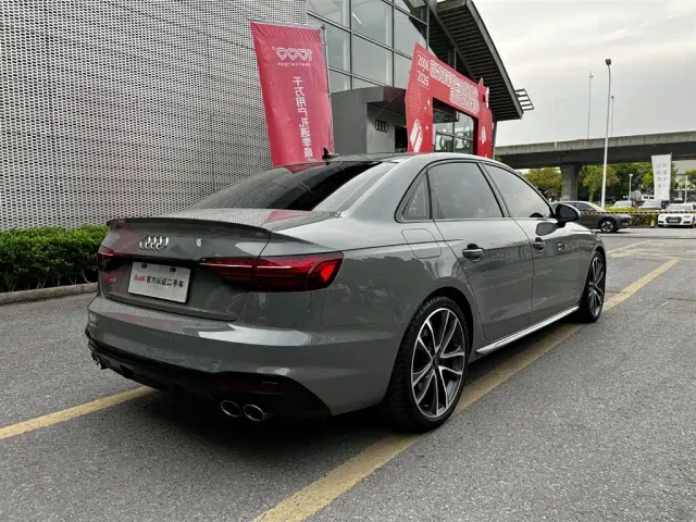 Audi S4 — Фото автомобиля 5