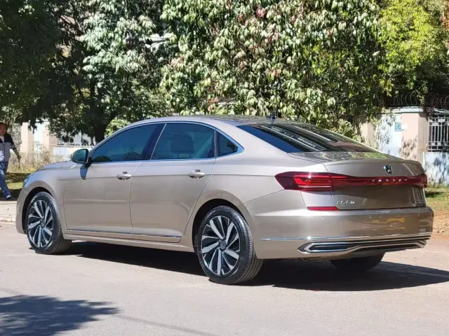 Volkswagen Passat — Фото автомобиля 7