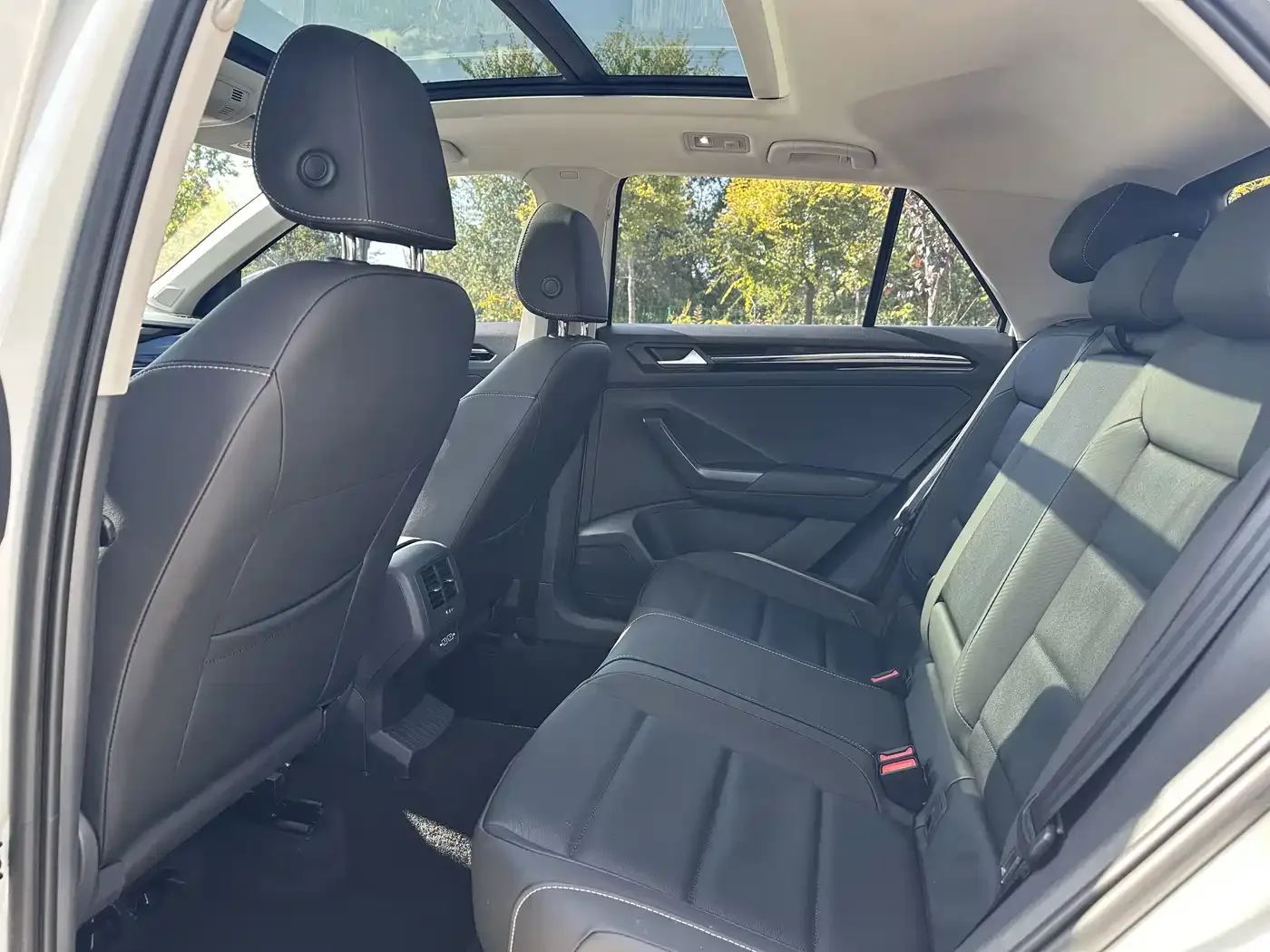 Volkswagen Volkswagen T-ROC 2022 280TSI DSG 2WD Comfort PLUS — Фото автомобиля 9