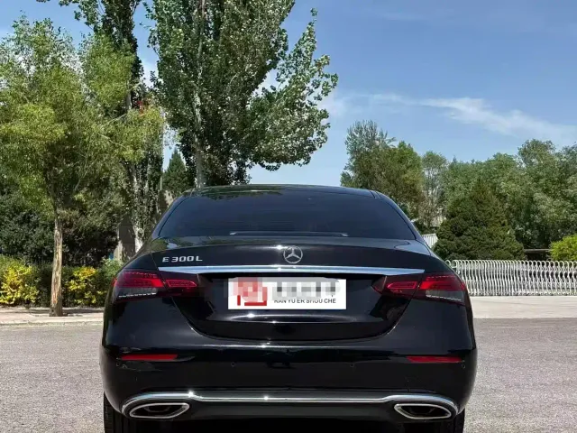 Mercedes-Benz E-Class — Фото автомобиля 8