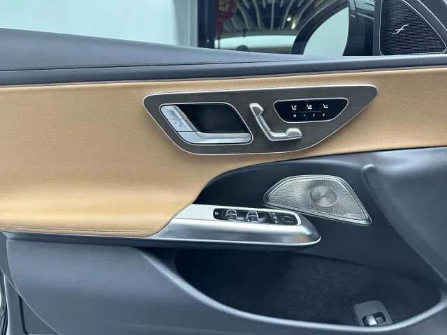 Mercedes-Benz E-Class — Фото автомобиля 19