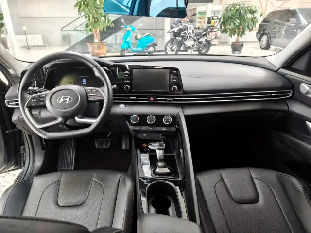 Hyundai Elantra — Фото автомобиля 12