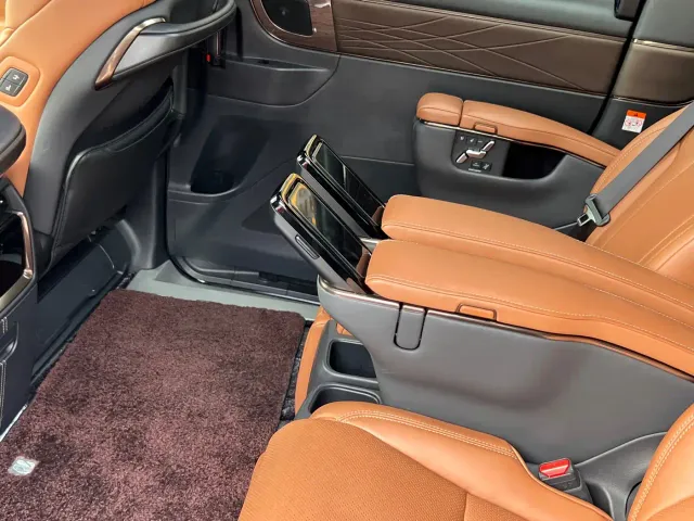 Toyota Alphard — Фото автомобиля 10